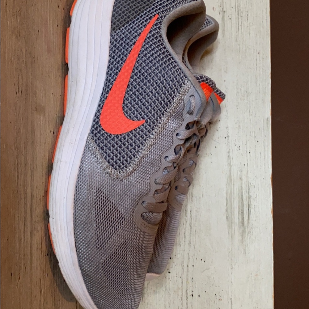Women’s Nike Revolution 3